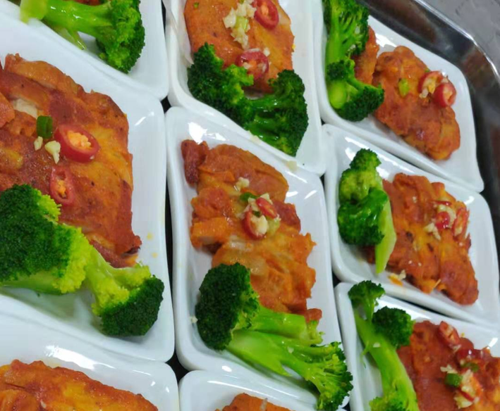 “轻”出你的美艳,释放你的味蕾——“厦大餐饮”六中美食风暴花样来袭