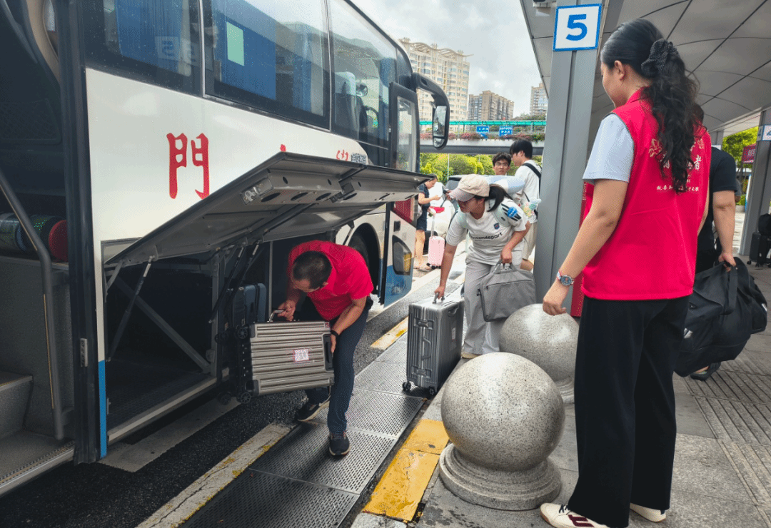 运输服务中心圆满完成2026级新生迎新运输保障工作
