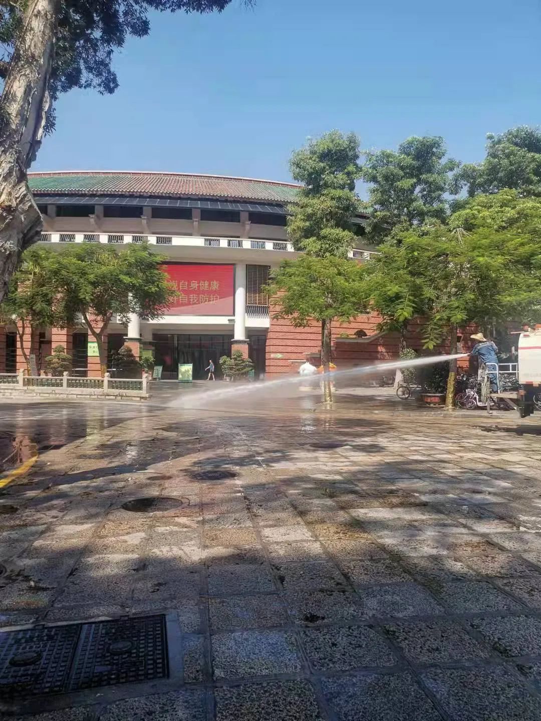 【我为师生办实事】卫生整治无死角 消杀消毒全覆盖——后勤集团人人参与爱国卫生运动营造校园健康环境