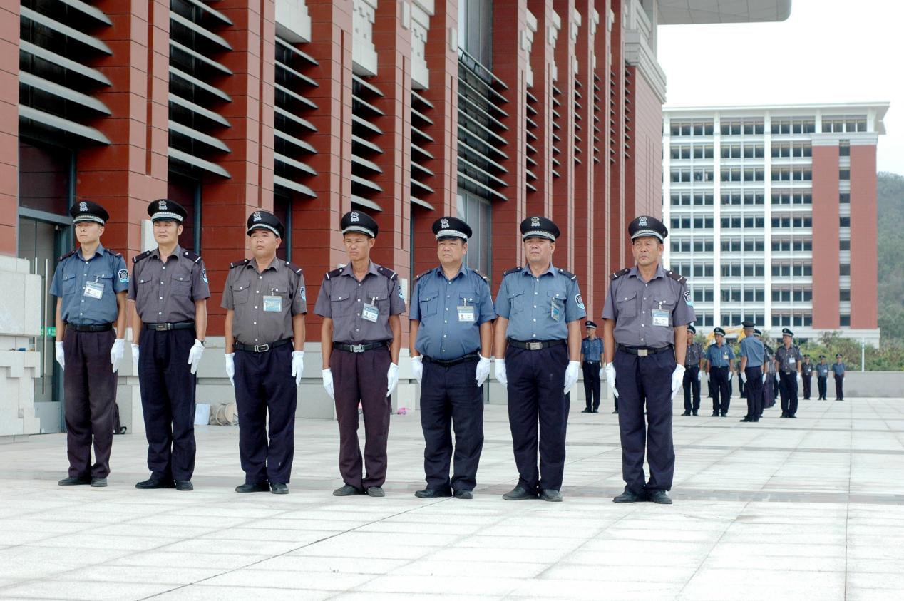 开展队列训练  强化队伍形象意识