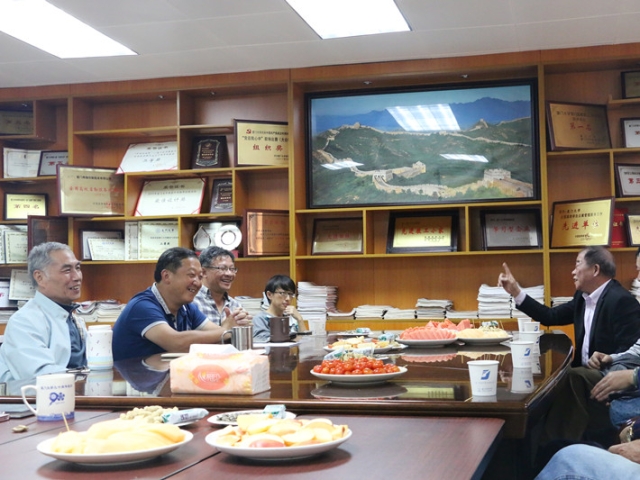 退休职工代表座谈会 暖意浓浓显和谐