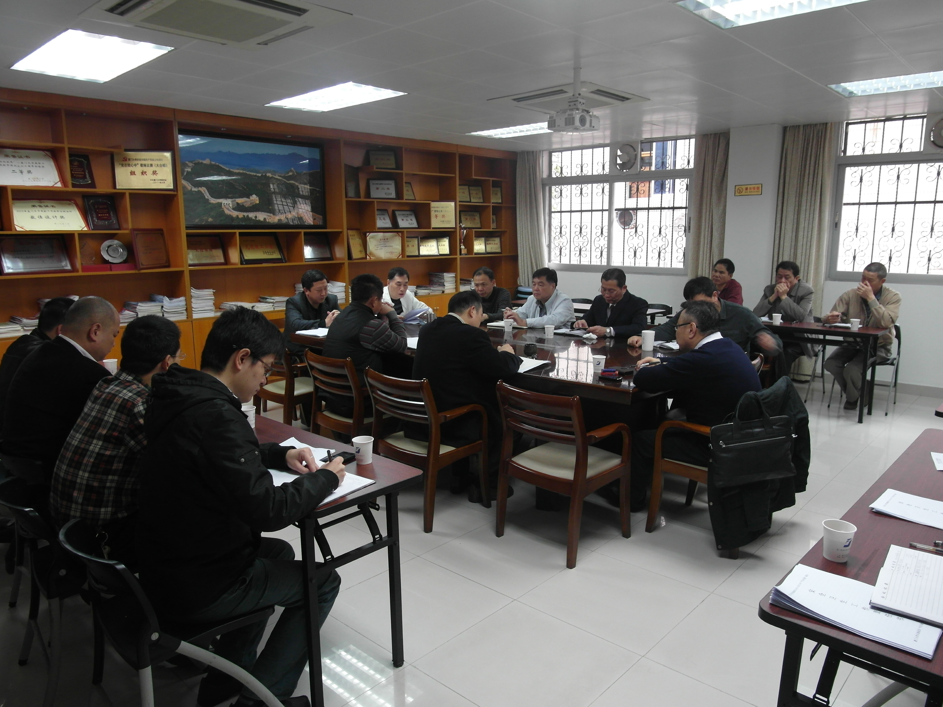 后勤集团召开各单位负责人会议