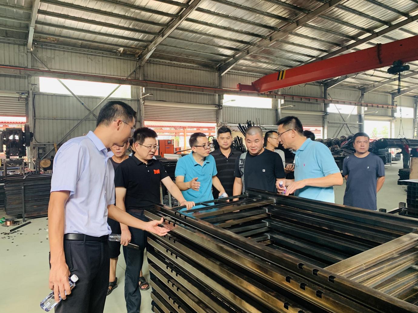 集团领导带队考察学生宿舍家具中标厂家