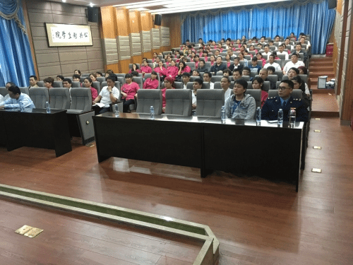 翔安校区餐饮服务部开展食品卫生安全操作知识培训