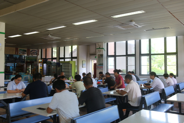 漳州校区服务办召开新学期工作布置会