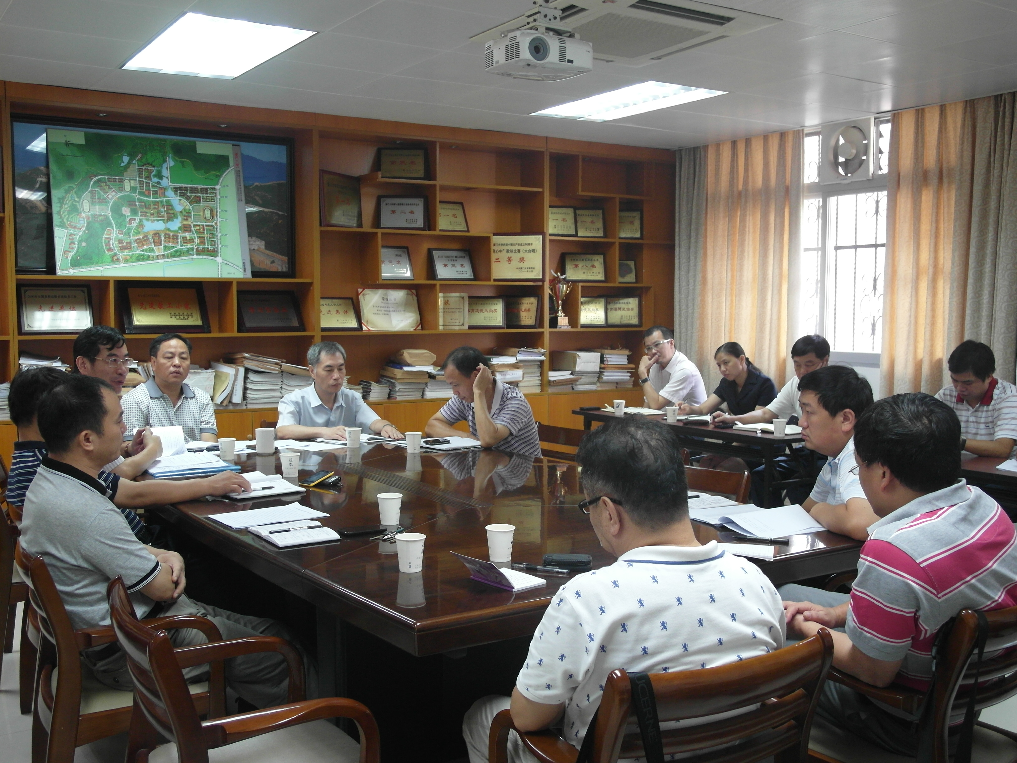 后勤集团召开2012年度搬迁、迎新及新学期工作布置会