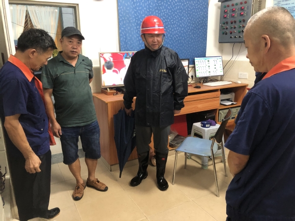 后勤集团全力投入防暴雨防汛工作