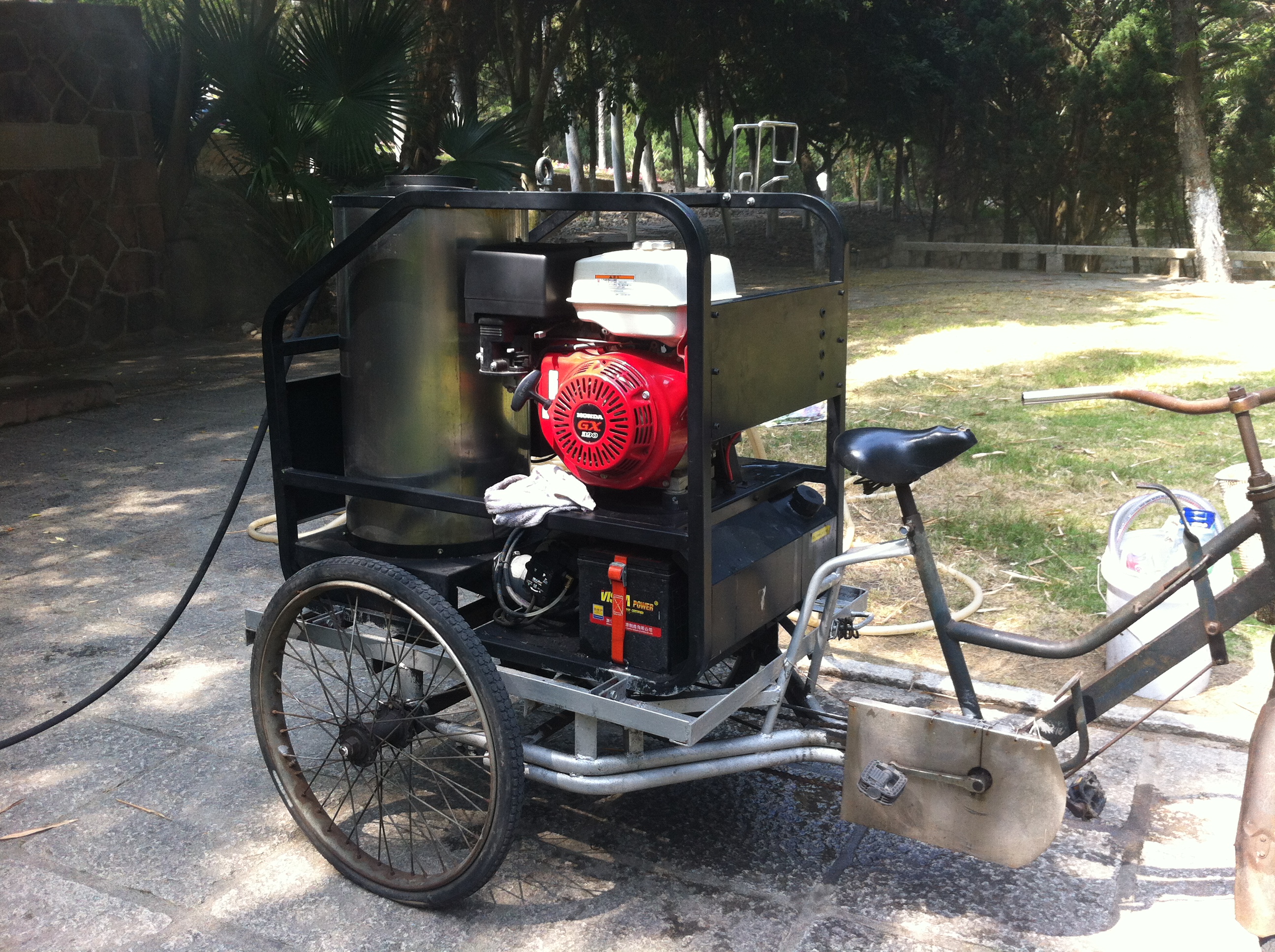 引进先进保洁设备 助力服务质量提升