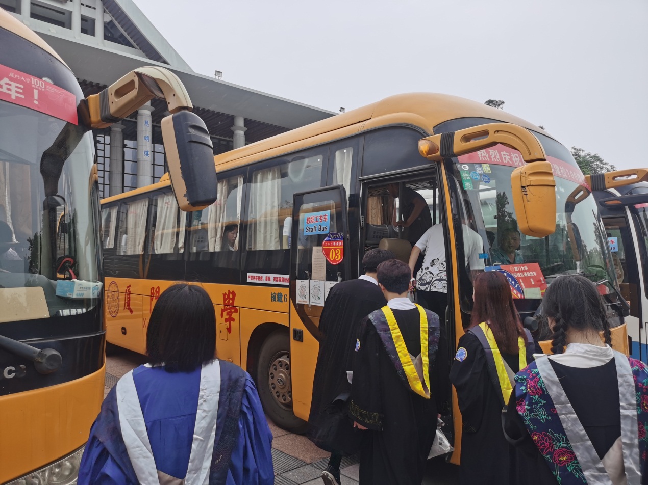 运输服务中心圆满完成2021年毕业典礼运输保障任务