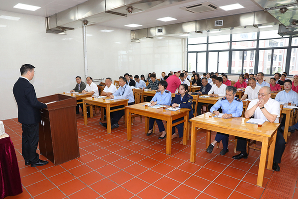 “5D”体系落地验收,厦大餐饮再上台阶——厦门大学后勤“5D”现场管理体系落地验收评审会在翔安校区竞丰餐厅顺利举行