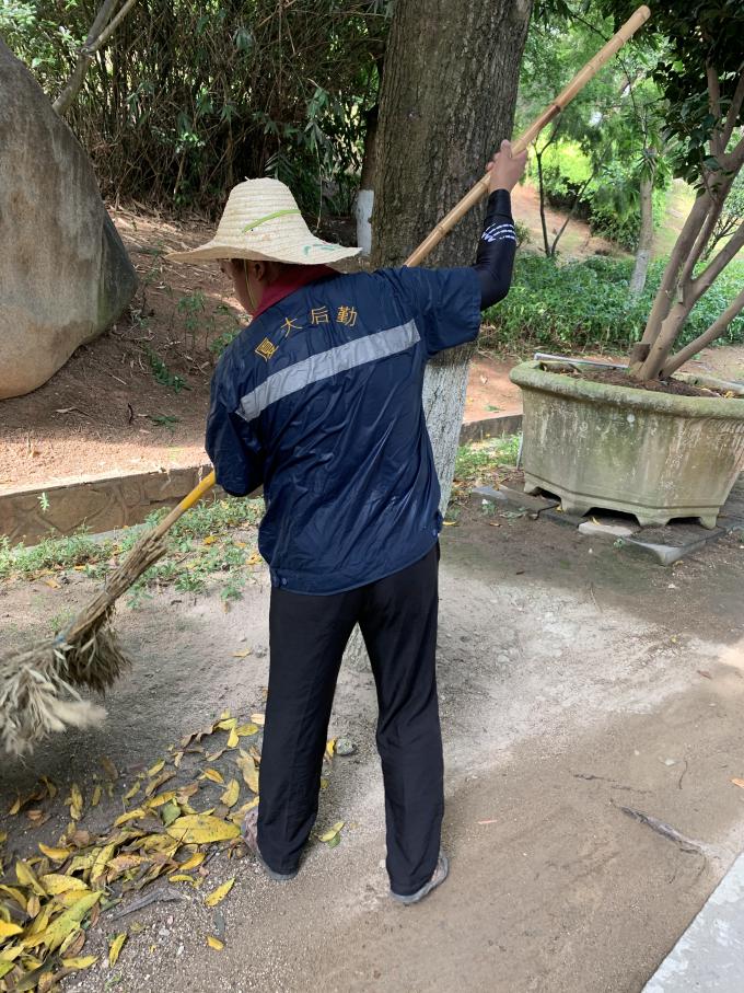 烈日下的坚守,“暑”你最美!