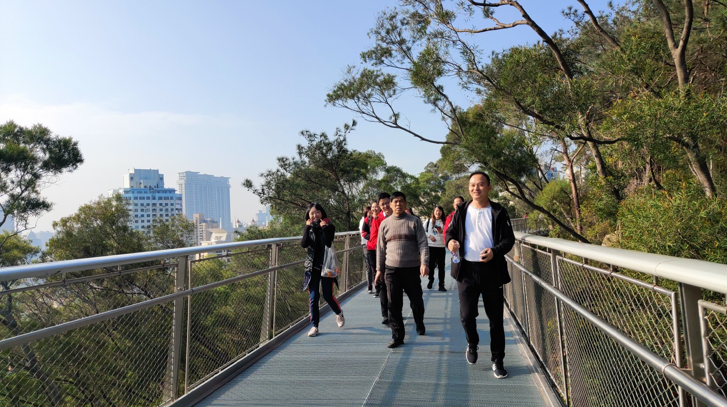 走进新时代,健步迎新春——后勤集团党委组织开展健步行活动