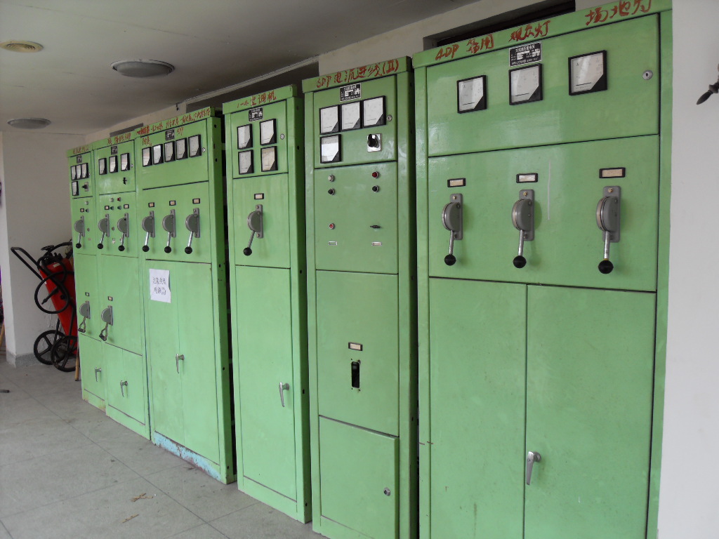 水电中心进行明培体育馆供电改造工程施工