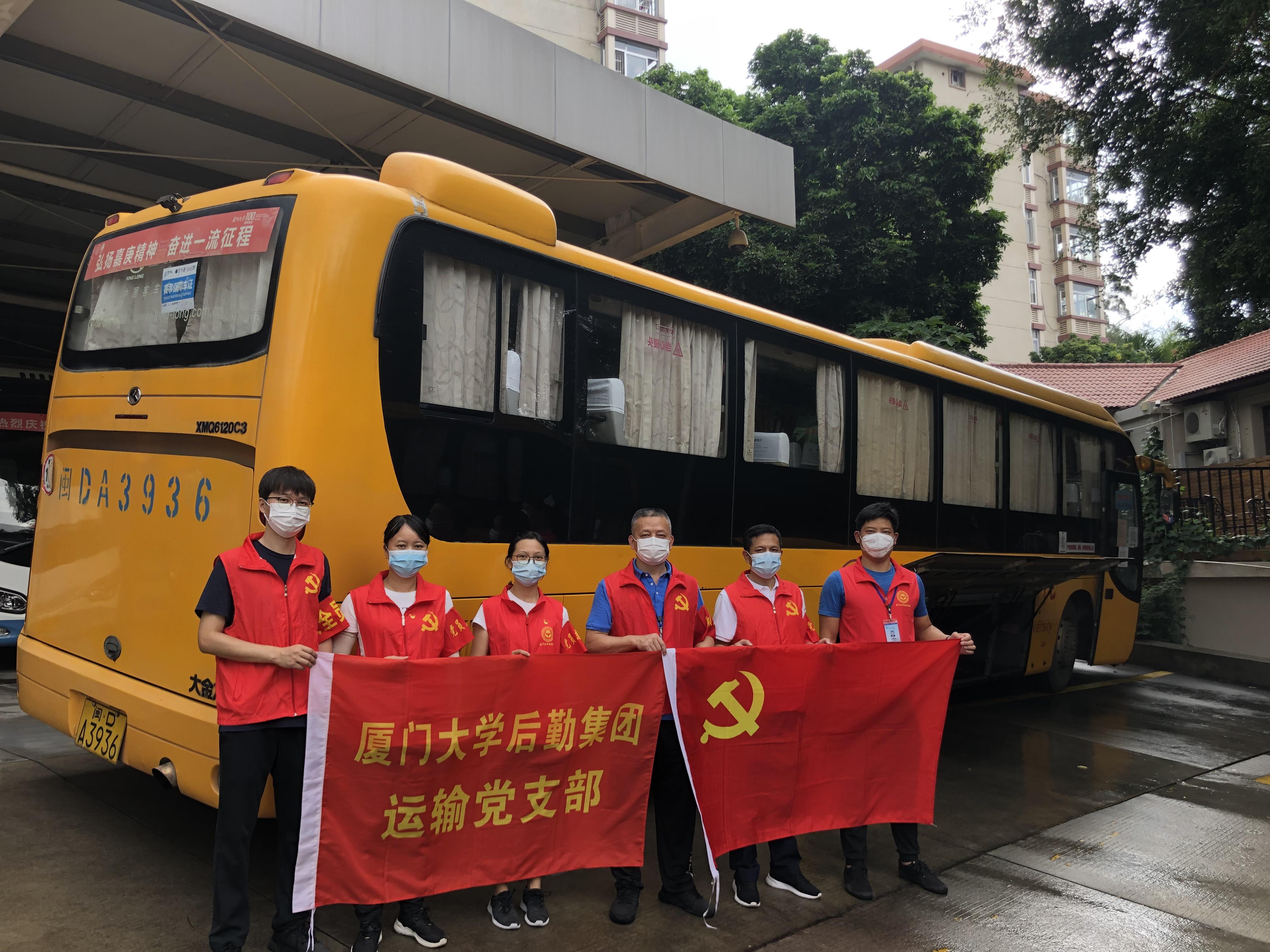 让党旗在抗疫一线飘扬