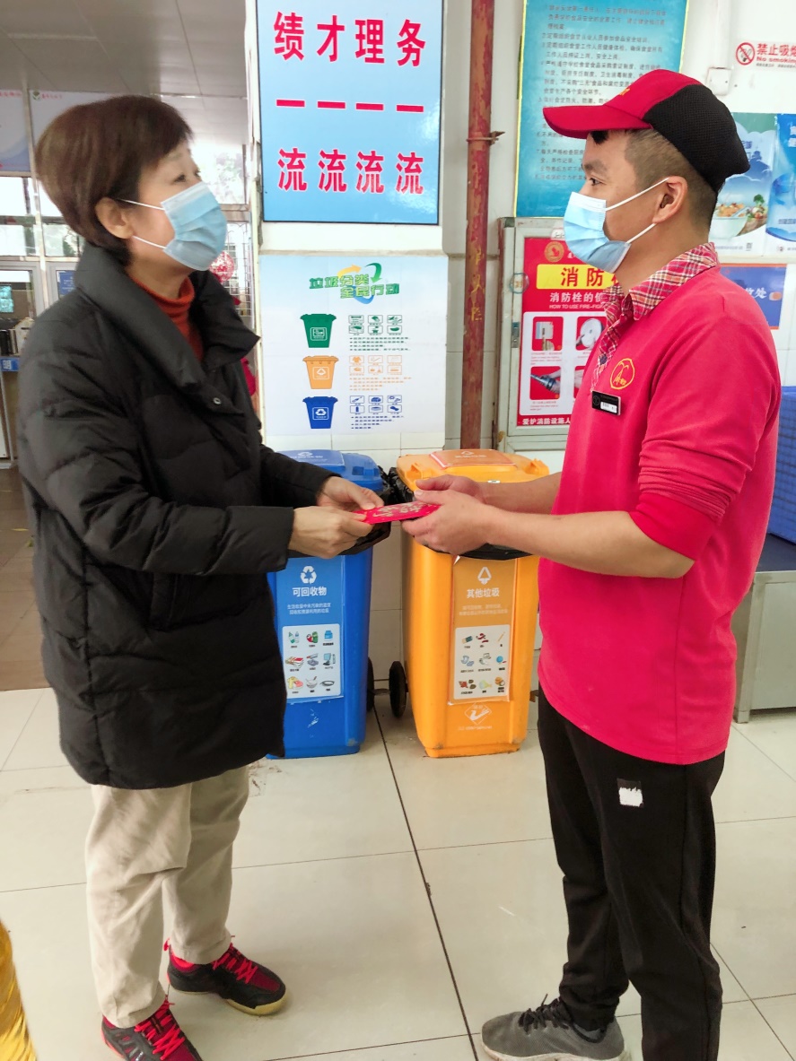 寒冬送关怀 情谊暖心田——集团领导慰问南强后勤困难职工