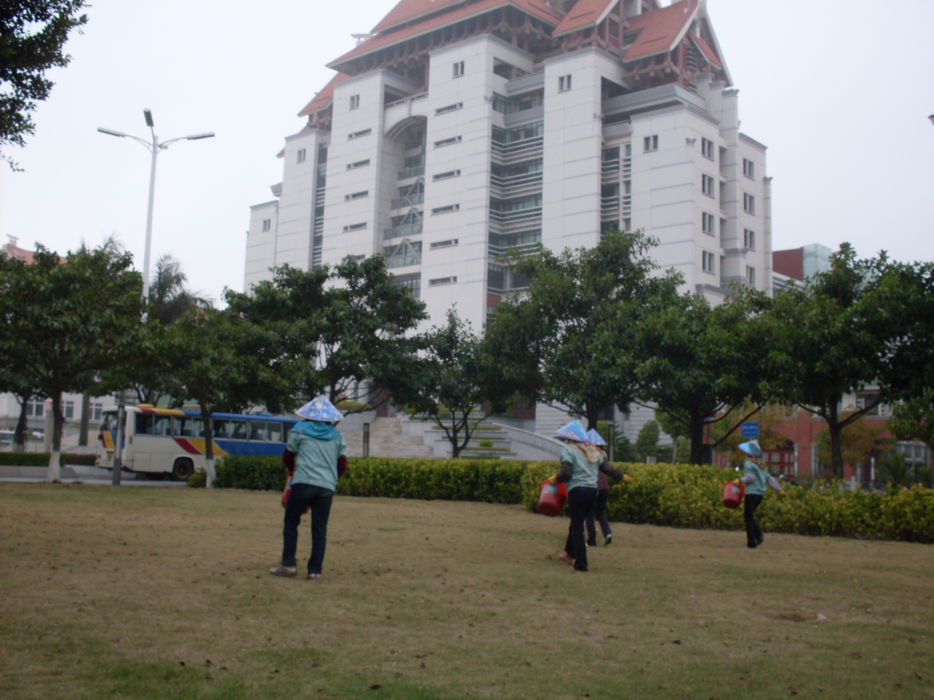 绿化员工施肥记