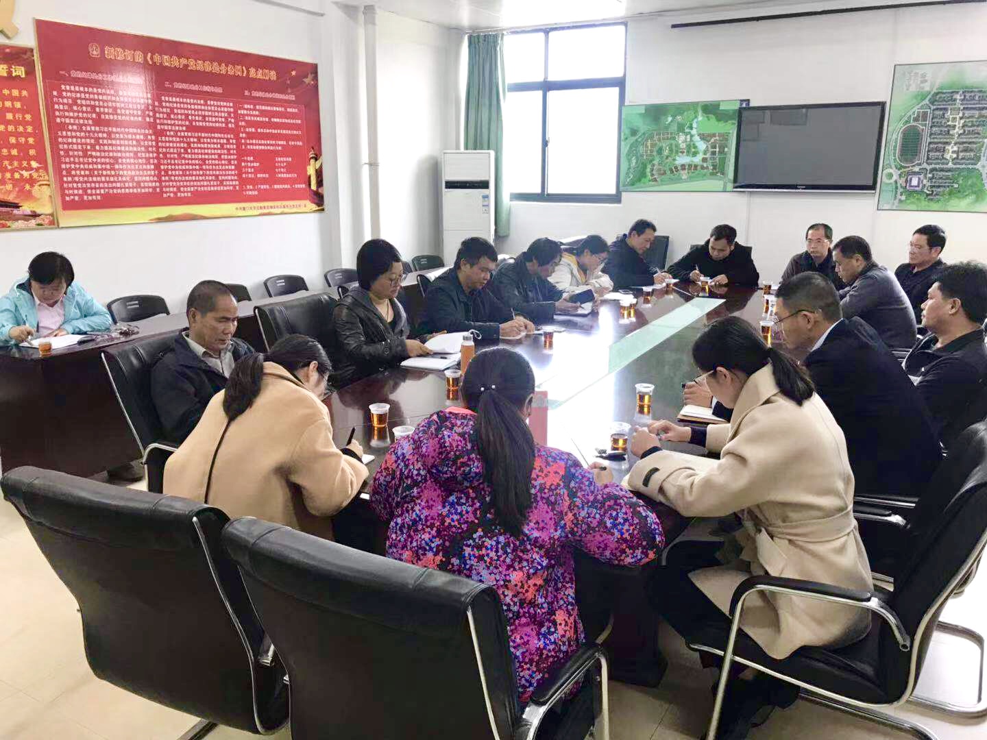 翔安校区服务办召开新学期工作会议