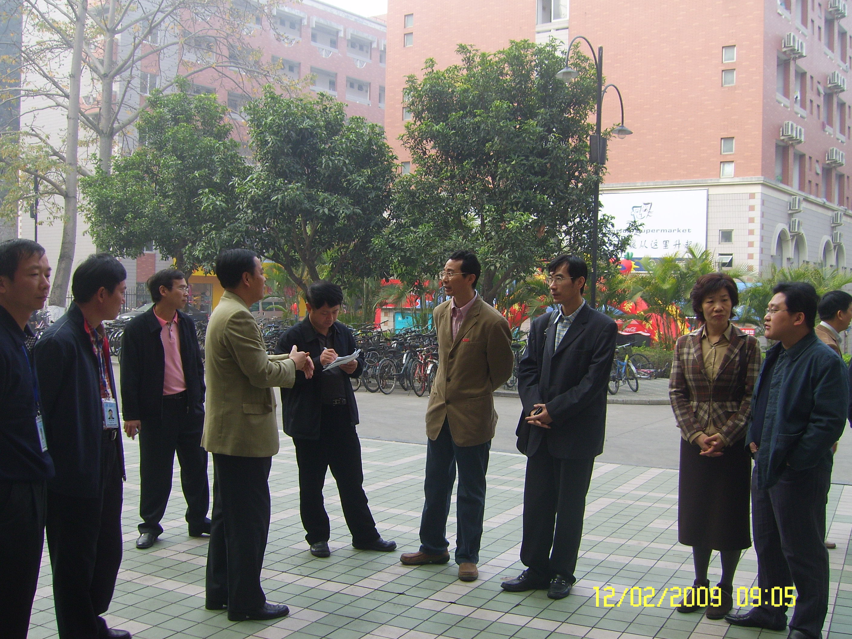 赖虹凯副校长节后第一天检查后勤服务保障工作