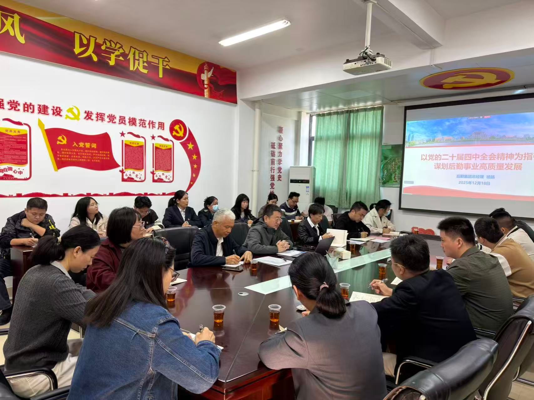 翔安校区服务办党支部和本部党支部联学同上党课