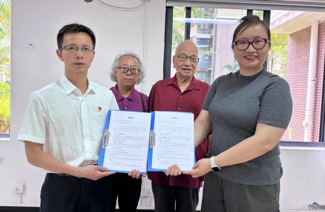 张亦春基金会向厦门大学海韵北区捐赠AED设备