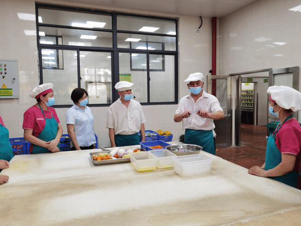 抓品质,重提升——竞丰餐厅开展切配技能内训