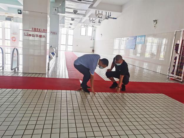 【为师生员工办实事】学生公寓环境服务中心全力做好运动场馆保洁消毒工作