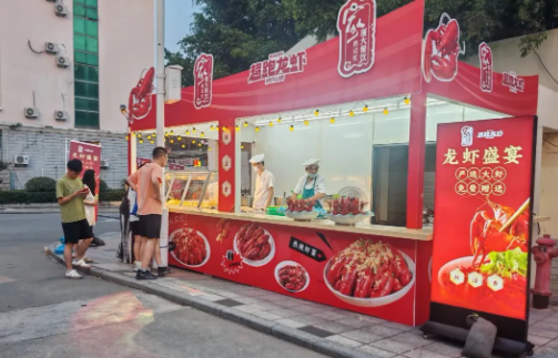 海韵小龙虾节现场火爆丨一盒小龙虾,吃出青春里的幸福感