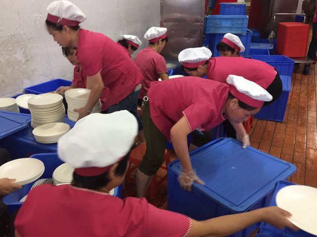 用家的味道为你们送行——饮食服务中心毕业生冷餐会工作纪实