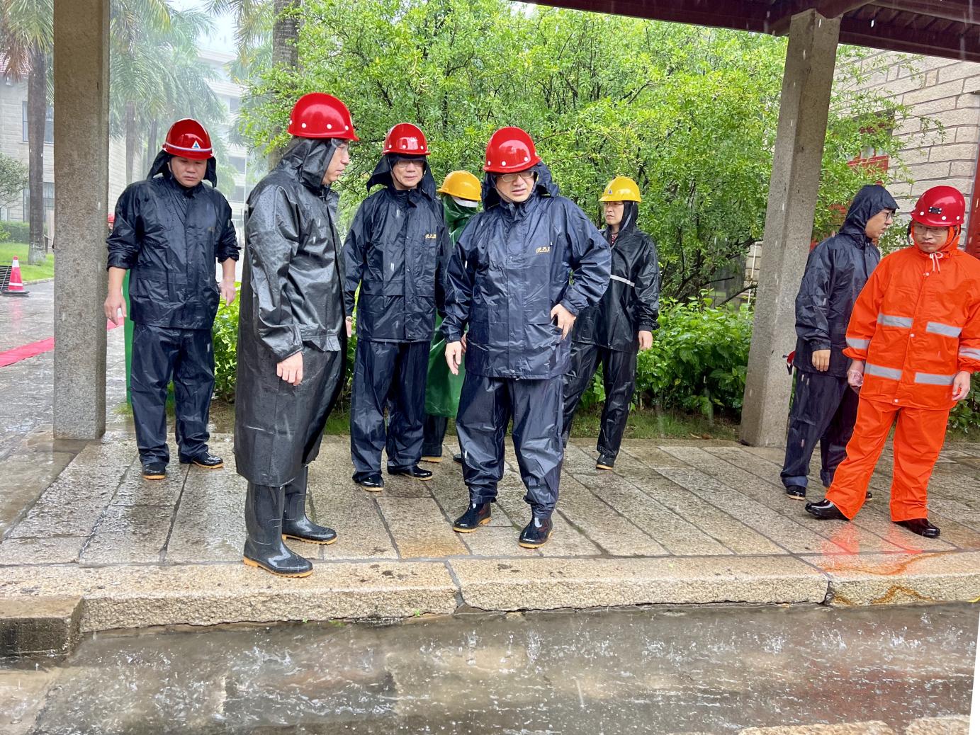 披风砺雨,力战台风“杜苏芮”