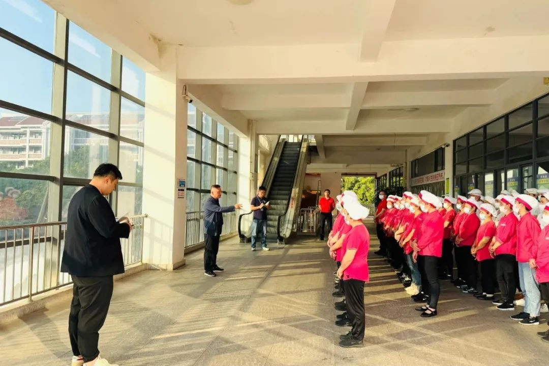 饮食服务中心组织《粮食节约和反食品浪费行动方案》专题学习会