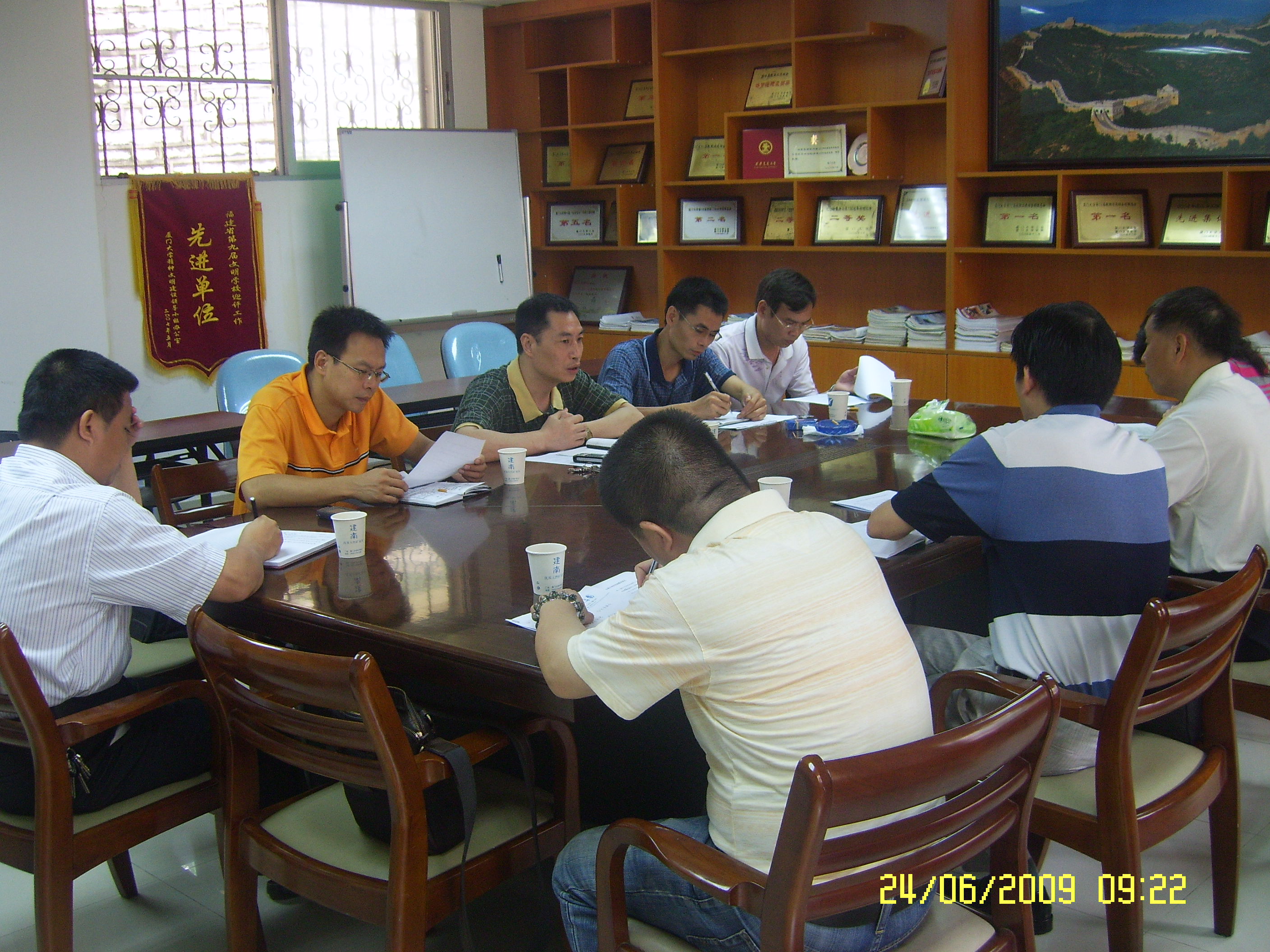 学生公寓安全防范专题会议在后勤集团会议室举行