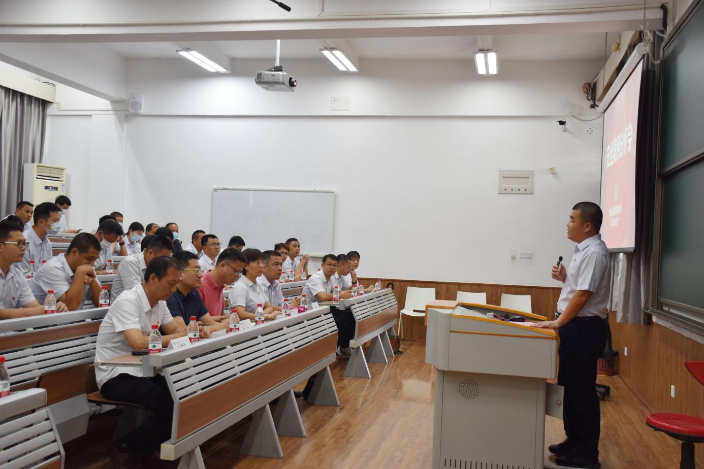 公环服务中心举行安全案例分析会