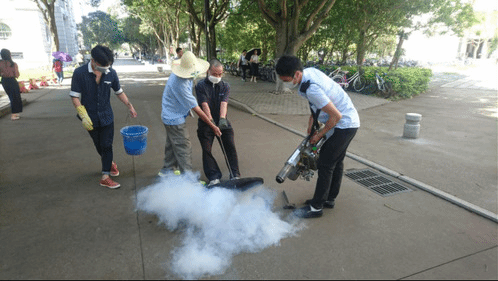 夏季消杀正当时——学生公寓与环境服务中心开展校园环境消杀工作