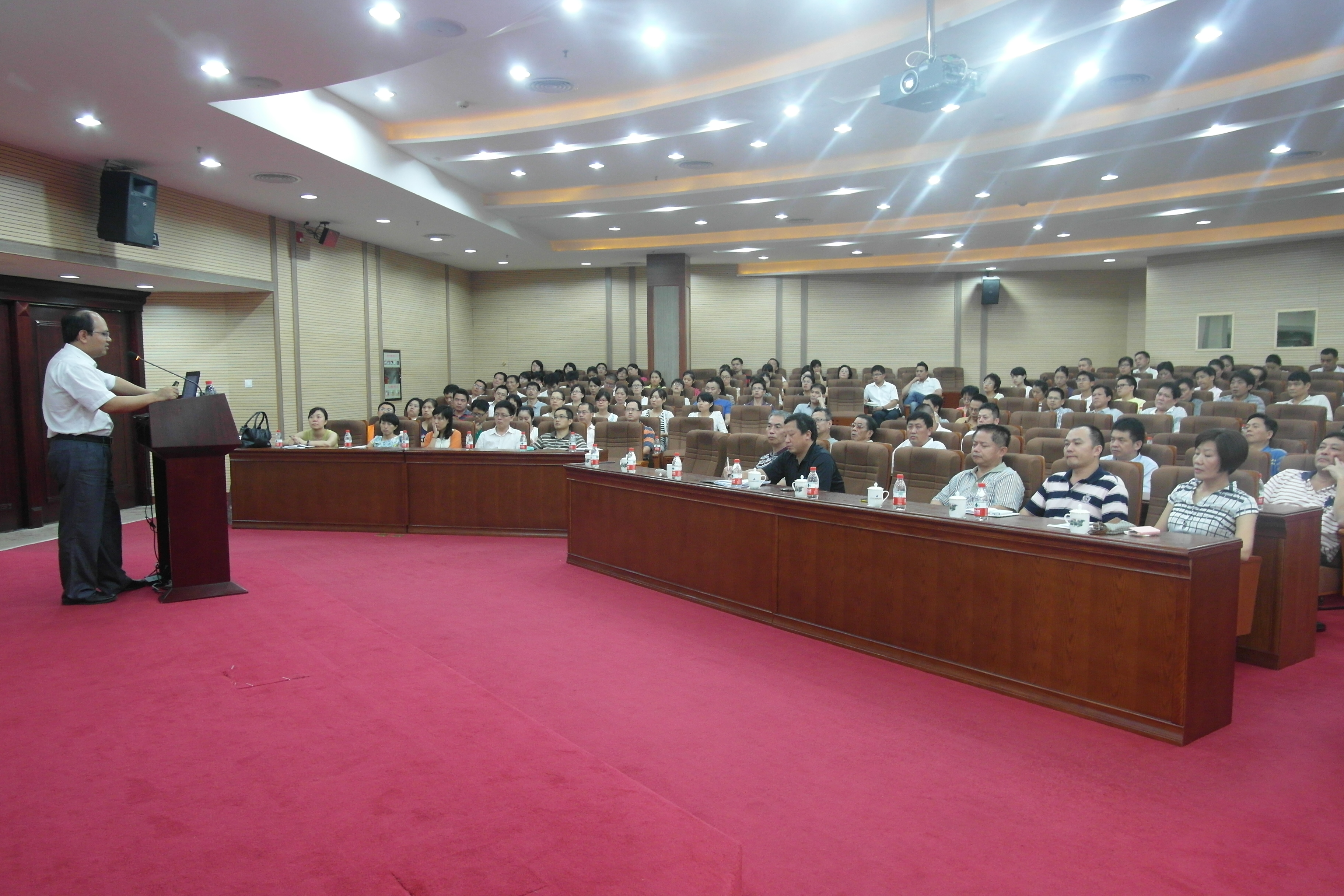 后勤集团举行管理骨干财务知识培训讲座