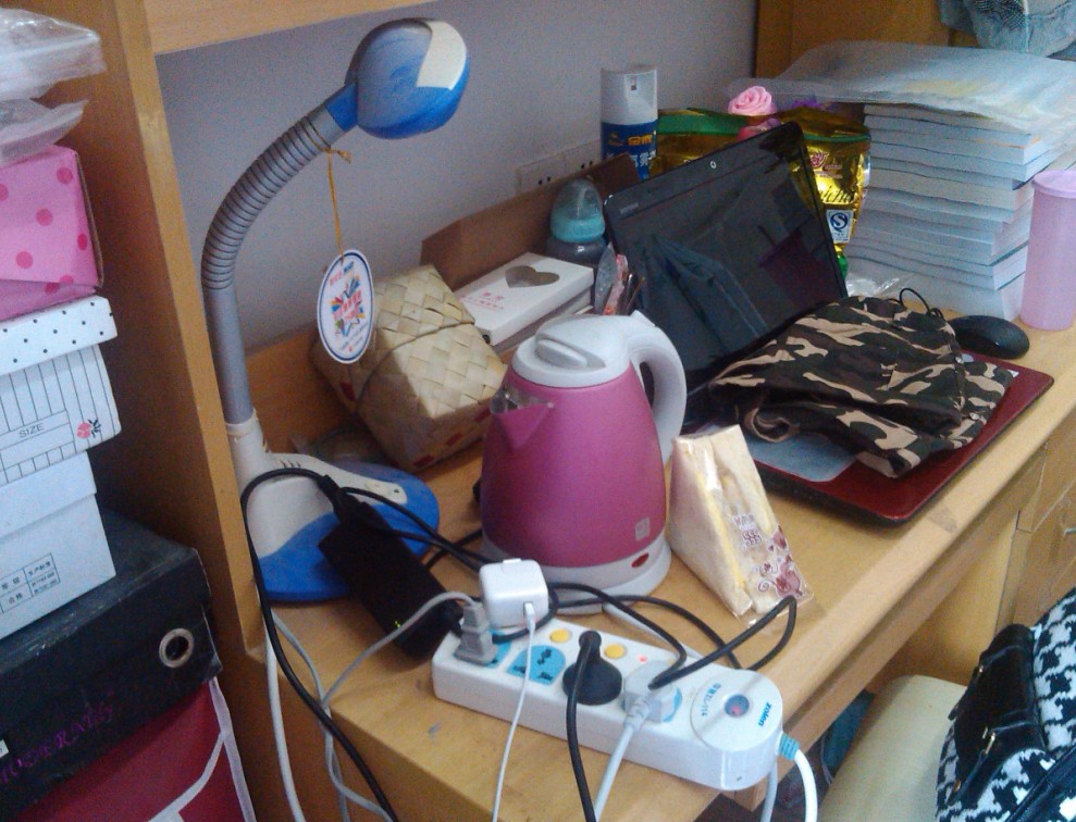 齐努力、共谋划,校园安全靠大家——翔安校区服务办落实集团“安全生产年”活动之宿舍用电安全联检