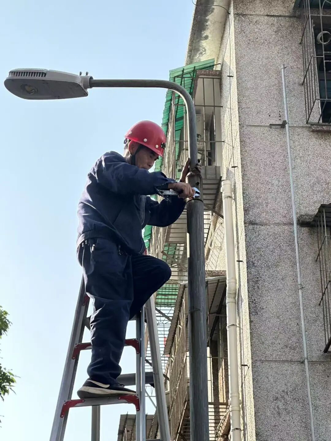 水电暖心办实事,点亮社区安居路