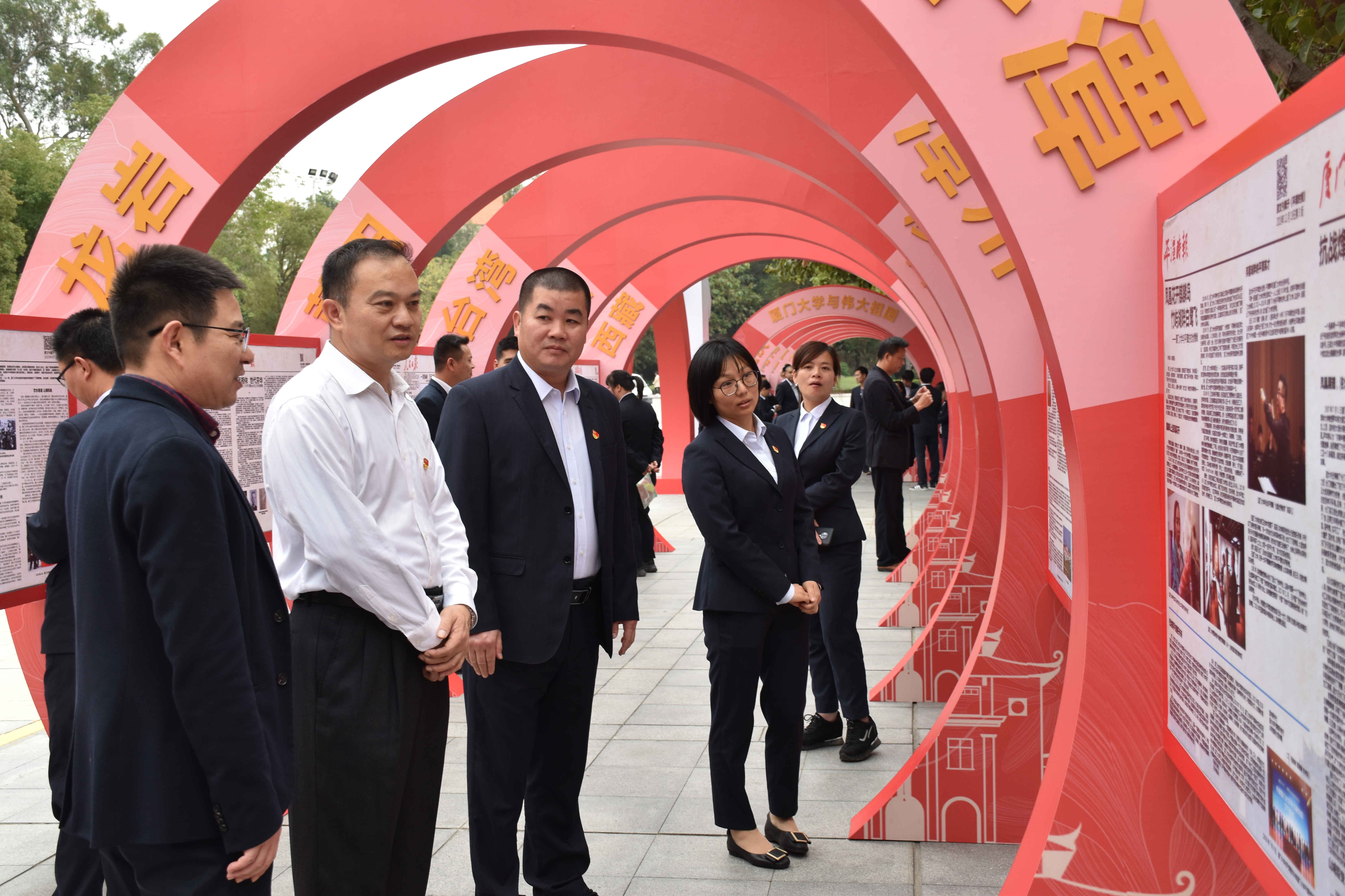 公寓党支部组织参观“为吾国放一异彩”——厦门大学与伟大祖国主题展览